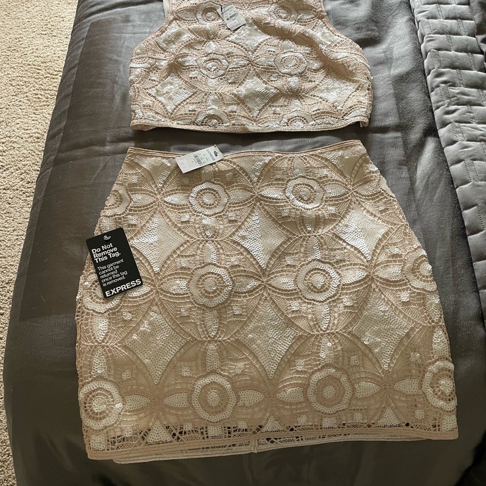 Express Cream/Pale Pink matching sequin set.